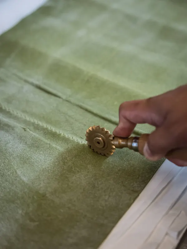 Green pasta sheet cut by hand with the pastry wheel at Le Moline