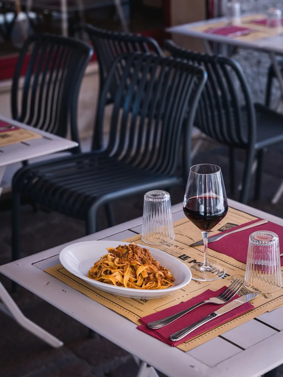 Tagliatelle al ragù served at a terrace table at Le Moline