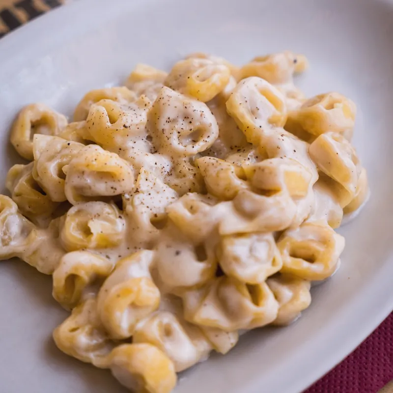 Tortellini in crema di Parmigiano Reggiano, Le Moline Bologna